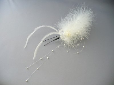 画像1: 羽髪飾り　バラ型ビーズ付き　ホワイト/白＆クリアー/透明