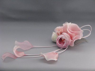 画像3: バラ髪飾り ピンク&ホワイト/白　花びらさがり付き