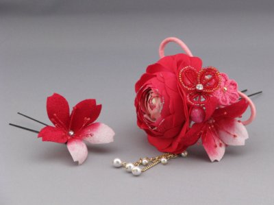 画像2: 髪飾り 着物 成人式 振袖 袴 卒業式 結婚式 七五三 バラ 桜 つまみ細工 花 髪飾り さがり付き レッド 赤 ピンク
