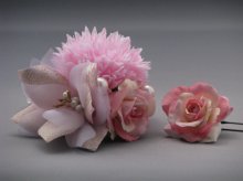 他の写真2: [着物・成人式・袴・卒業式・結婚式・ウェディング]マム・ゆり&バラ花髪飾りさがり付き　ピンク