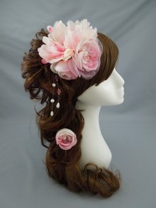 他の写真3: [着物・袴・卒業式・結婚式・ウェディング]バラ髪飾り 蝶々チャームさがり付き ピンク&ホワイト
