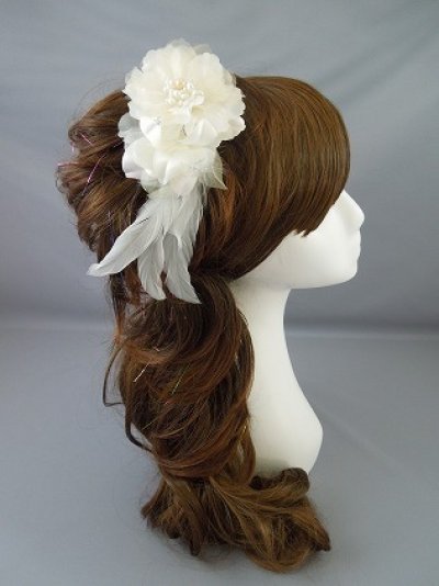 画像1: [着物・成人式・袴・卒業式・結婚式・ウェディング・パーティー]花髪飾り 羽飾り付き ホワイト/白