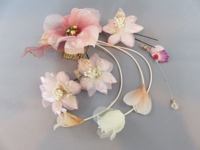 画像3: 髪飾り 着物 成人式 振袖 袴 卒業式 結婚式 七五三 ちりめん 花 髪飾り バラ つぼみ 花びら ビーズ さがり付き ピンク 4点セット