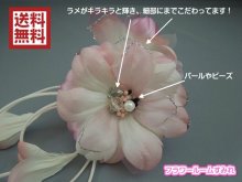 他の写真1: [着物・成人式・袴・卒業式・結婚式]花髪飾り 花びらさがり付き ピンク&ホワイト/白