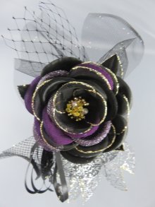 他の写真1: 髪飾り 着物 成人式 振袖 袴 卒業式 結婚式 七五三 ちりめん バラ 髪飾り ブラック 黒 パープル 紫(チュール4種類・リボン三種類の豪華な髪飾り製作しました。)
