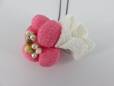 画像4: 髪飾り 着物 成人式 振袖 袴 卒業式 結婚式 七五三 ちりめん 小 花・紐花 髪飾り4点セットです。 ピンク ホワイト 白