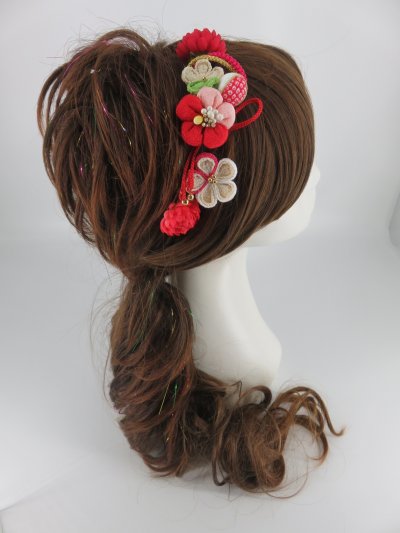 画像1: 髪飾り 着物 成人式 振袖 袴 卒業式 結婚式 七五三 ちりめん 小 花・.手毬ちりめん.マム花 髪飾り4点セットです。赤． ピンク.グリーン .クリーム素敵な色合いです。