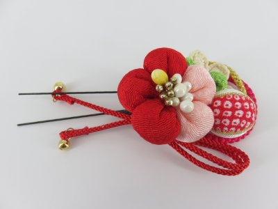 画像4: 髪飾り 着物 成人式 振袖 袴 卒業式 結婚式 七五三 ちりめん 小 花・.手毬ちりめん.マム花 髪飾り4点セットです。赤． ピンク.グリーン .クリーム素敵な色合いです。