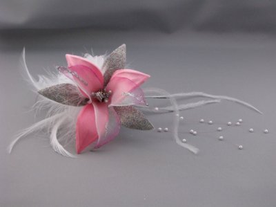 画像1: [着物・成人式・袴・卒業式・結婚式・ウェディング]花&羽髪飾り パールさがり付き　ピンク・シルバー&ホワイト/白