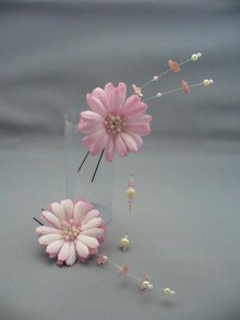 他の写真3: [着物・成人式・袴・卒業式・結婚式・ウェディング]花髪飾り さがり付き　ピンク