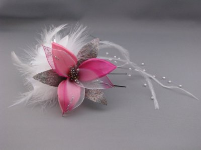 画像1: [着物・成人式・袴・卒業式・結婚式・ウェディング]花&羽髪飾り パールさがり付き　ローズピンク・シルバー&ホワイト/白