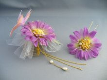 他の写真1: [着物・成人式・袴・卒業式・結婚式・ウェディング]蝶々&花髪飾り　パールさがり付き　パープル/紫&ピンク