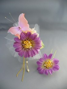 他の写真3: [着物・成人式・袴・卒業式・結婚式・ウェディング]蝶々&花髪飾り　パールさがり付き　パープル/紫&ピンク