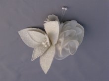他の写真3: ウェディングブーケ（ラウンドブーケ・造花）　巻きバラ&ビーズ（アクリルチップ）花　ホワイト /白
