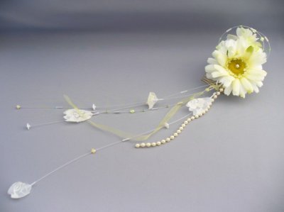 画像1: [着物・成人式・袴・卒業式・結婚式・ウェディング]マーガレット花髪飾り さがり付き　ホワイト/白＆ライム/薄黄緑