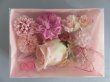 画像1: フラワーギフト．贈り物．プレゼントに最適． バラ大つぼみ１個,．創作薔薇1個．6層バラ1個．マム花5個．バラ中1個．薔薇小花3個．メッシュ花1個．ちりめん花2個．パール下がり付1個．計16個，色は薄．濃ピンク．薄紫