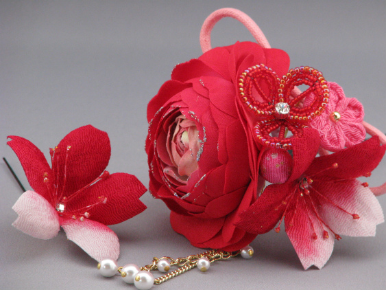 画像: 髪飾り 着物 成人式 振袖 袴 卒業式 結婚式 七五三 バラ 桜 つまみ細工 花 髪飾り さがり付き レッド 赤 ピンク