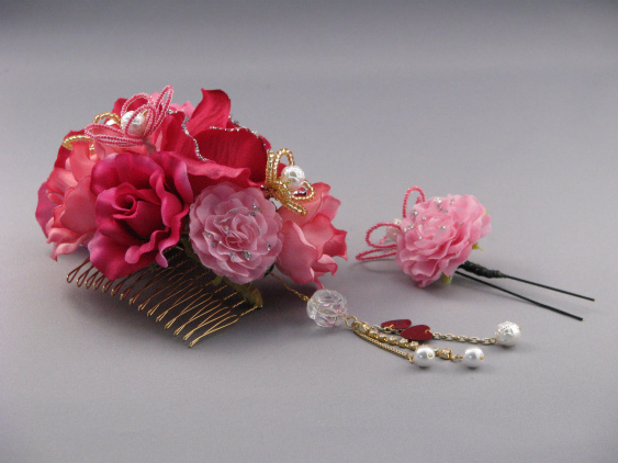画像: [着物・成人式・袴・卒業式・結婚式・ウェディング]バラ髪飾り ゴールドチェーン・パールさがり付き レッド/赤&ピンク