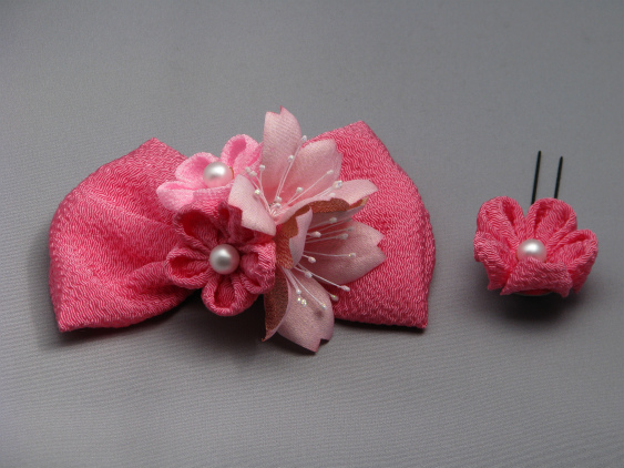 画像: 七五三リボン髪飾り 桜&ちりめんつまみ細工 濃いピンク