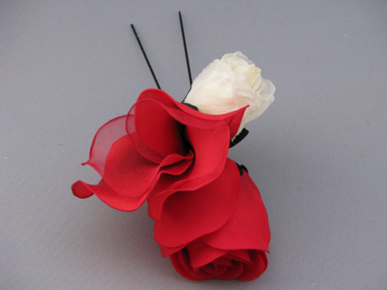 画像: [着物・成人式・袴・卒業式・結婚式・ウェディング]バラ花髪飾り レッド/赤&ホワイト/白