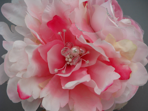 画像: [着物・成人式・袴・卒業式・結婚式・ウェディング]芍薬（しゃくやく）&バラ髪飾り さがり付き ピンク