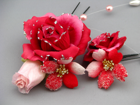 画像: 髪飾り 着物 成人式 振袖 袴 卒業式 結婚式 七五三 バラ ちりめん 桜 髪飾り レッド 赤 ピンク