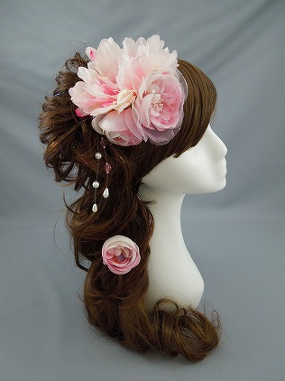 画像: [着物・袴・卒業式・結婚式・ウェディング]バラ髪飾り 蝶々チャームさがり付き ピンク&ホワイト
