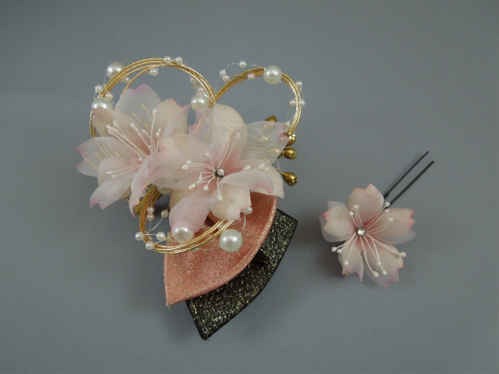 画像: 髪飾り 着物 成人式 振袖 袴 卒業式 結婚式 七五三 桜 リボン 髪飾り 水引 パール 付き ピンク