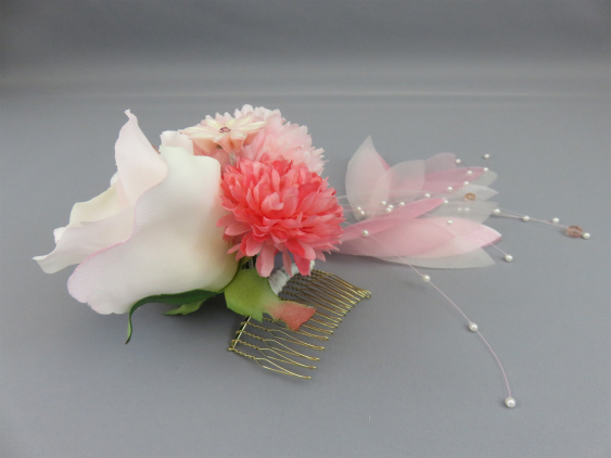 画像: [髪飾り 着物・成人式・袴・卒業式・結婚式用]バラ・マム＆つまみ細工花髪飾り 花びらさがり付き ピンク