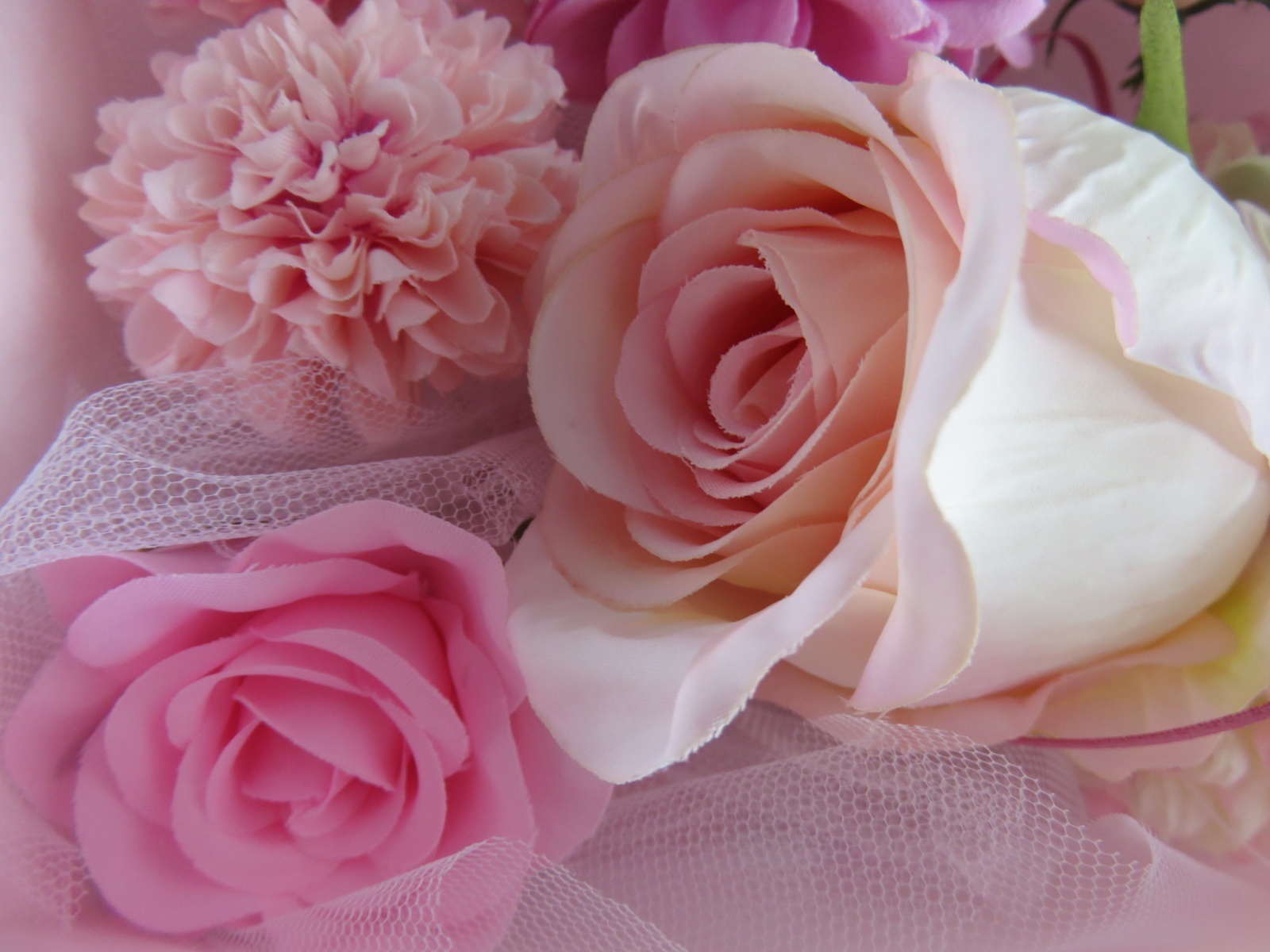 画像5: フラワーギフト．贈り物．プレゼントに最適． バラ大つぼみ１個,．創作薔薇1個．6層バラ1個．マム花5個．バラ中1個．薔薇小花3個．メッシュ花1個．ちりめん花2個．パール下がり付1個．計16個，色は薄．濃ピンク．薄紫