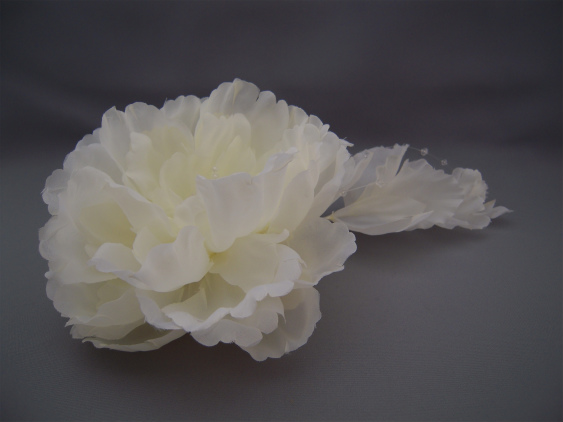 画像: [着物・成人式・袴・卒業式・結婚式・ウェディング・パーティー]花髪飾り 花びらさがり付き ホワイト/白
