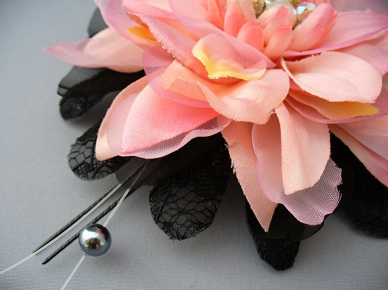 画像: [着物・成人式・袴・卒業式・結婚式・ウェディング・パーティー]花髪飾り さがり付き ピンク&ブラック/黒