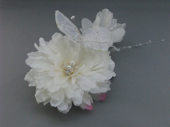 画像: ウェディングブーケ　お揃い髪飾り　バラ&蝶々　ホワイト/白