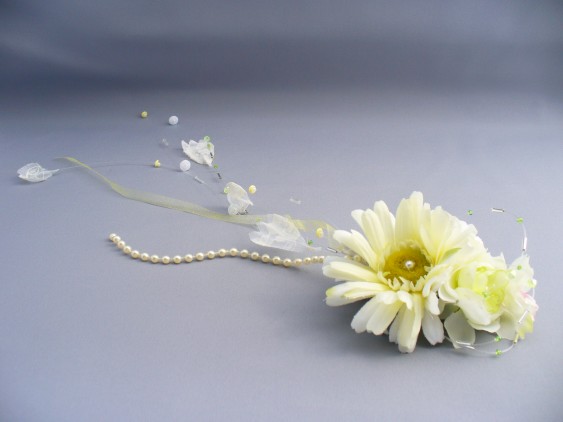 画像: [着物・成人式・袴・卒業式・結婚式・ウェディング]マーガレット花髪飾り さがり付き　ホワイト/白＆ライム/薄黄緑