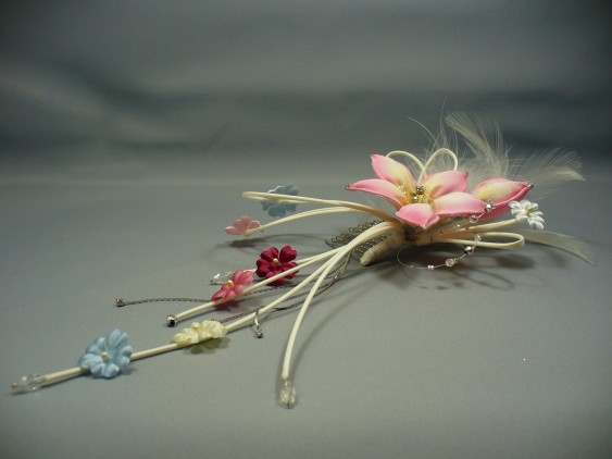画像: 花髪飾り さがり・羽つき ピンク