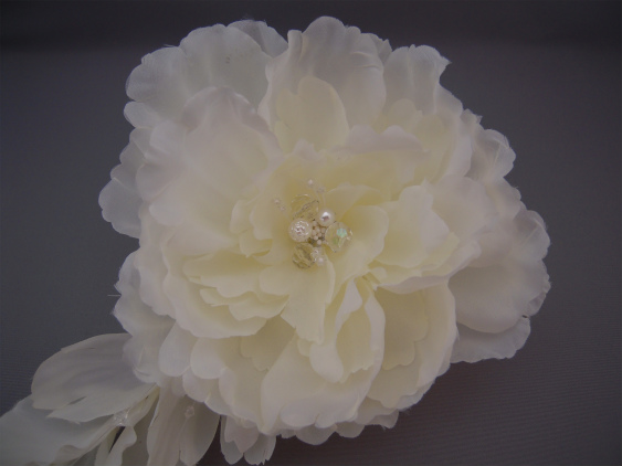 画像: 髪飾り 着物 成人式 振袖 袴 卒業式 結婚式 七五三 花 髪飾り 花びら さがり 付き ホワイト 白